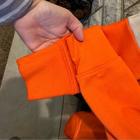 Color-Blocked Blue and Cream Crew Neck Sweater medium - Picture 4 of 5